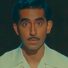 Dev Patel en el papel de Dr. Chatterjee