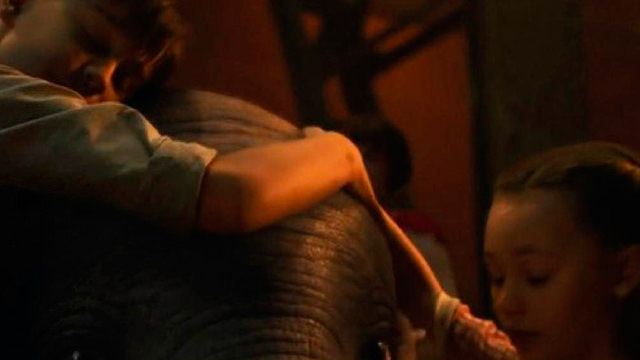 Abrazando a Dumbo