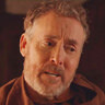 John C. McGinley en el papel de Padre Ollie