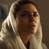 Salome Azizi en el papel de Sra. Goli Jahani