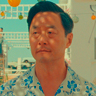 Steve Park en el papel de Roger Cho