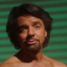 Eugenio Derbez en el papel de Maximo