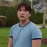 Teo Briones en el papel de Charlie Lewis