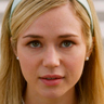 Brec Bassinger en el papel de Iris Campbell (joven)