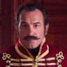 Jean Dujardin en el papel de Capitán Charles-Grégoire Neuville