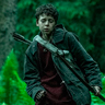 Alfie Williams en el papel de Spike