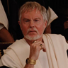 Derek Jacobi en el papel de Senador Gracchus