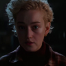 Julia Garner en el papel de Charlotte