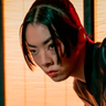 Rina Sawayama en el papel de Akira