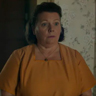 Joanna Scanlan en el papel de Gladys