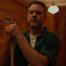 Joshua Jackson en el papel de Victor