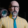 Jim Rash en el papel de Lance Vespertine