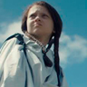 Iona Bell en el papel de Lou Lou