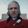 Ralph Fiennes en el papel de Presidente Coriolanus Snow