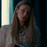 Hunter Schafer en el papel de Hilda