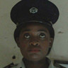 Nellie Munamonga en el papel de Oficial de Policía