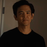 John Cho en el papel de Curtis