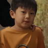 Isaac Bae en el papel de Calvin