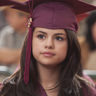 Selena Gomez en el papel de Grace Ann Bennett