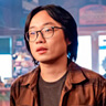 Jimmy O. Yang en el papel de Josh Lin