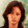 Julia Nickson en el papel de Co Phuong Bao