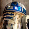 Kenny Baker en el papel de R2-D2