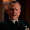 Kiefer Sutherland en el papel de Teniente Comandante Phillip Queeg