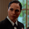 Monica Raymund en el papel de Comandante Katherine Challee