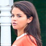 Selena Gomez en el papel de Zoe