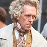 Hugh Laurie en el papel de Mr. Dick