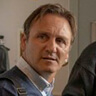 Lars Ranthe en el papel de Peter