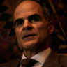 Michael Kelly en el papel de Johnny Vitti