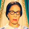 Jackie Hoffman en el papel de Mamacita, Crawford's ama de casa