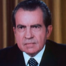 Danny Winn en el papel de Nixon 