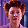 Lesley Manville en el papel de Enfermera Redd