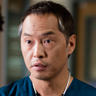 Ken Leung en el papel de Karnak