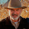Sam Neill en el papel de Sheriff John Bell Tyson