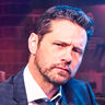 Jason Priestley en el papel de Matt Shade