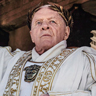 Anthony Hopkins en el papel de Emperador Vespasian