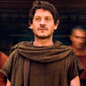 Iwan Rheon en el papel de Tenax